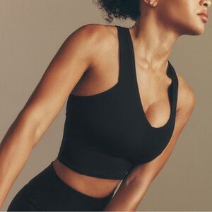 Airbrush real bra tank 
Alo yoga 
Size small
Color black